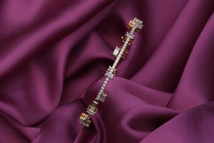 Sleek Classic Armlet